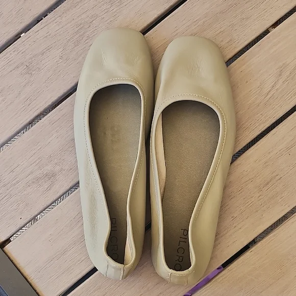 Pilcro cream Grey Square-Toe Leather Ballet Flats - Picture 3 of 9